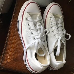 White Low top women’s converse.